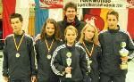 Mit 12 Jahren jüngste deutsche Jugendmeisterin: Julia Weinberger (Mitte mit Pokal)