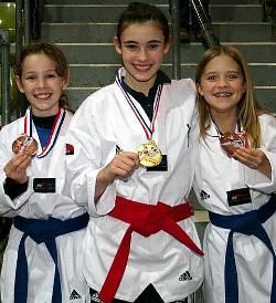Überglücklich waren die drei Nachwuchsathletinnen des BSV mit ihren Medaillen in Sindelfingen (v. l.): Giuliana Federici, Amely Möllenkamp und Tabea Salow.